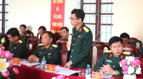 Ảnh 7. Trung tá Đinh Sơn Hà – Chính trị viên phó Ban chỉ huy quân sự huyện Phát biểu tại hội nghị.JPG