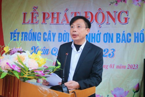 2. Đồng chí Lê Văn Phúc - TVHU, Phó Chủ tịch UBND huyện phát động Tết trồng cây..jpg