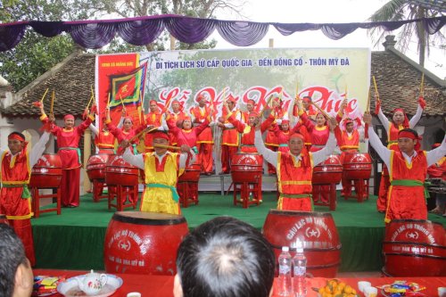 5. 1 trong số tiết mục đặ sắc tại khai mạc lễ hội Kỳ Phúc- trống hội do CLB trống hội thôn biểu diễn.jpg