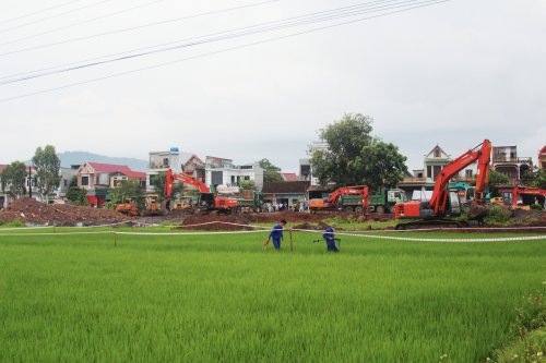 1. Hiện trạng khu đất hộ ông Mai Văn Bình trước khi tiến hành cưỡng chế..jpg