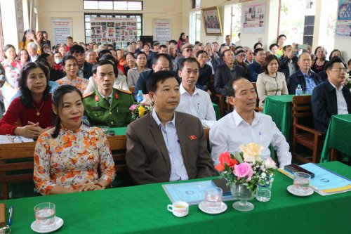 2. đồng chí Lê Tiến Lam- Phó CT TT HĐND tỉnh (áo trắng) cùng các đồng chí lãnh đạo huyện dự ngày hội đoàn kết tại phố Đạo Sơn -TT Bút Sơn .JPG