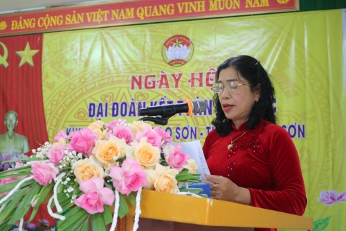 4. Bà Lê Thị Ngọc Hoa- BT Chi bộ báo cáo kết quả hoạt động  của phố trong năm qua .JPG