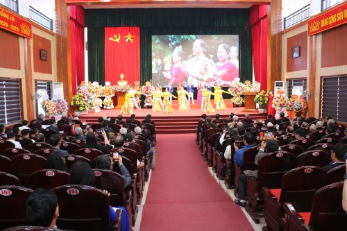 6. các tiết mục văn nghệ chào mừng đại hội.JPG