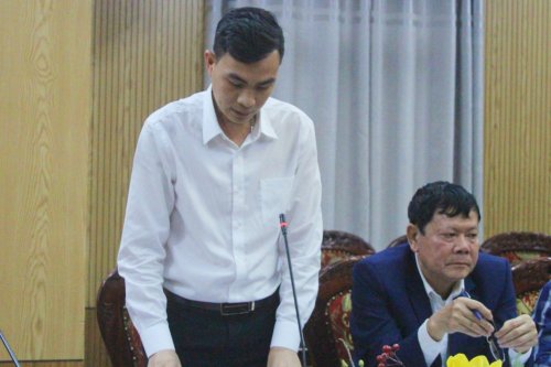 2. Đồng chí Trương Văn Tùng - Phó Phòng Kinh tê hạ tầng báo cáo tại hội nghị..jpg