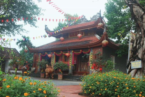 1. Đền thờ Quốc mẫu Hà Thị Cai..jpg