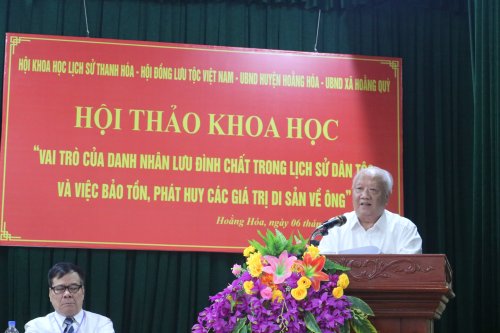 9 các nhà khoa học tham luận .JPG