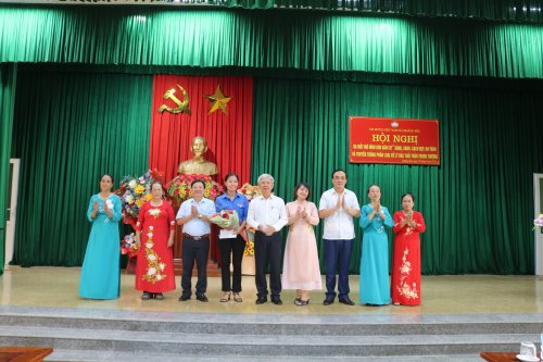 ban điều hành ra mắt.JPG