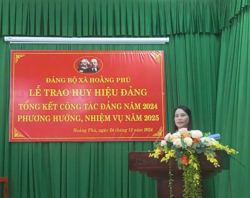 4. Đồng chí Lê Thị Oanh Phó Bí thư Đảng ủy Thông qua Dự thảo Báo cáo tổng kết công tác Đảng năm 2024, đề ra phương hướng, nhiệm vụ trọng tâm năm 2025.jpg