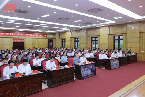 Các đồng chí lãnh đạo tỉnh và đại biểu dự tại điểm cầu Tỉnh ủy Thanh Hóa.  .jpg