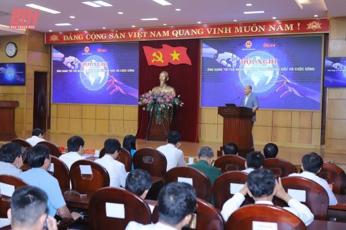 Ông Nguyễn Tử Quảng, Chủ tịch HĐQT Tập đoàn công nghệ BKAV quán triệt chuyên đề cập nhật kiến thức mới về “Ứng dụng AI trong công việc và cuộc sống”.  .jpg