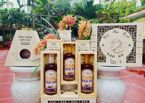 Sản phẩm rượu sim rừng Bảo An xã Hoằng Xuân đã xuất bán những đơn hàng phục vụ Tết Nguyên đán Giáp Thìn 2024..jpg