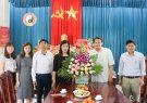 Đồng chí Đoàn Thị Hải – Phó Bí thư thường trực Huyện ủy thăm, tặng quà các đơn vị y tế nhân dịp Kỷ niệm ngày Thầy thuốc Việt Nam