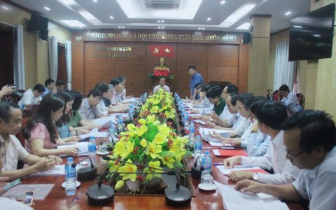 Đồng chí Nguyễn Đức Quyền - Phó Chủ tịch thường trực UBND tỉnh làm việc tại huyện Hoằng Hoá về chương trình phát triển nông nghiệp và xây dựng nông thôn mới.