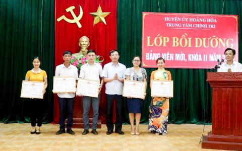 Trung tâm Chính trị huyện bế giảng lớp bồi dưỡng đảng viên mới khóa II năm 2020
